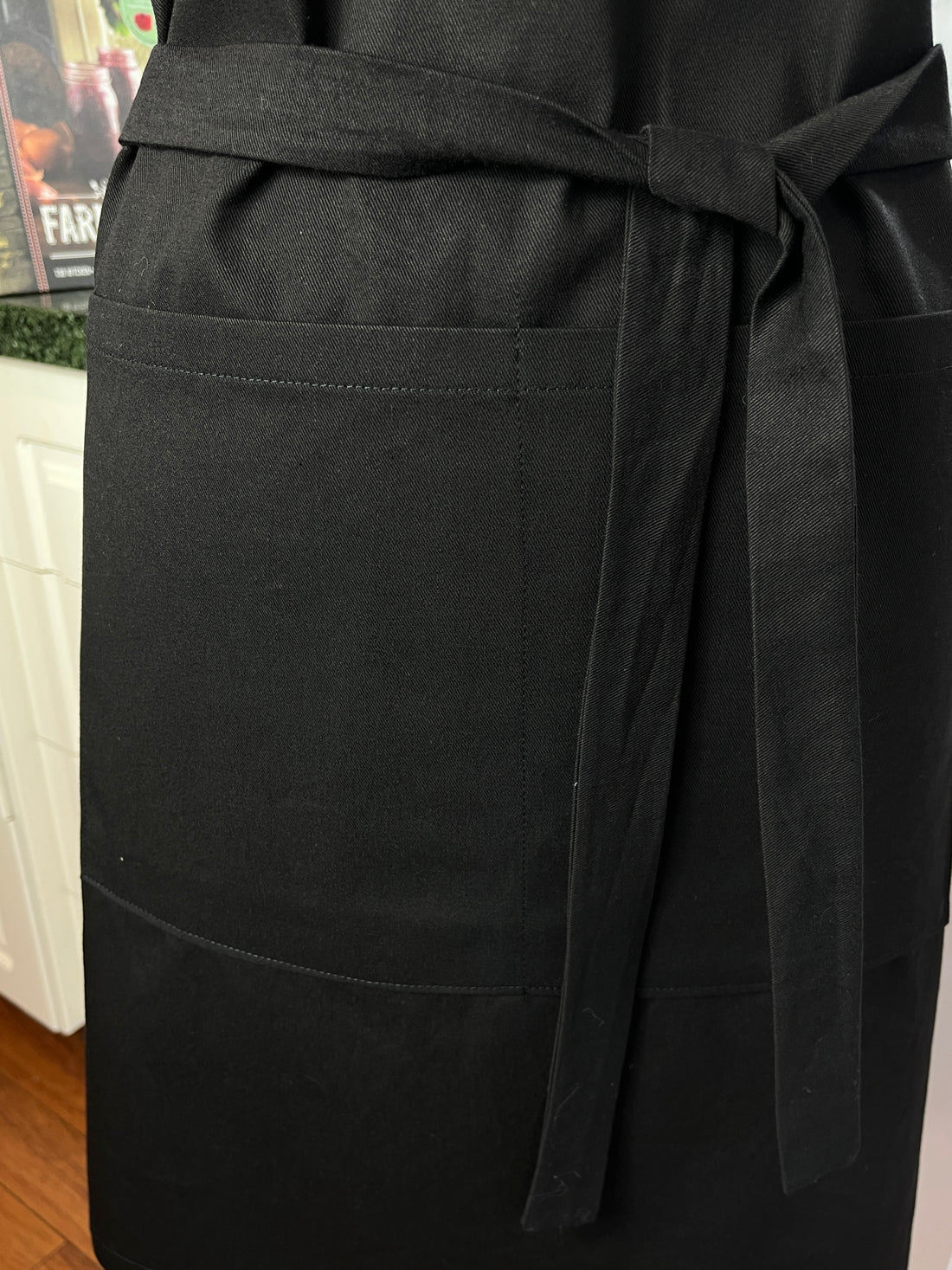 Is Your Dad the King of the BBQ? This Simple Black Apron is the Ideal Gift for Him