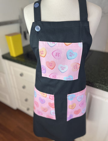 Love Message Pockets Make this Blue Apron a Gorgeous Gem