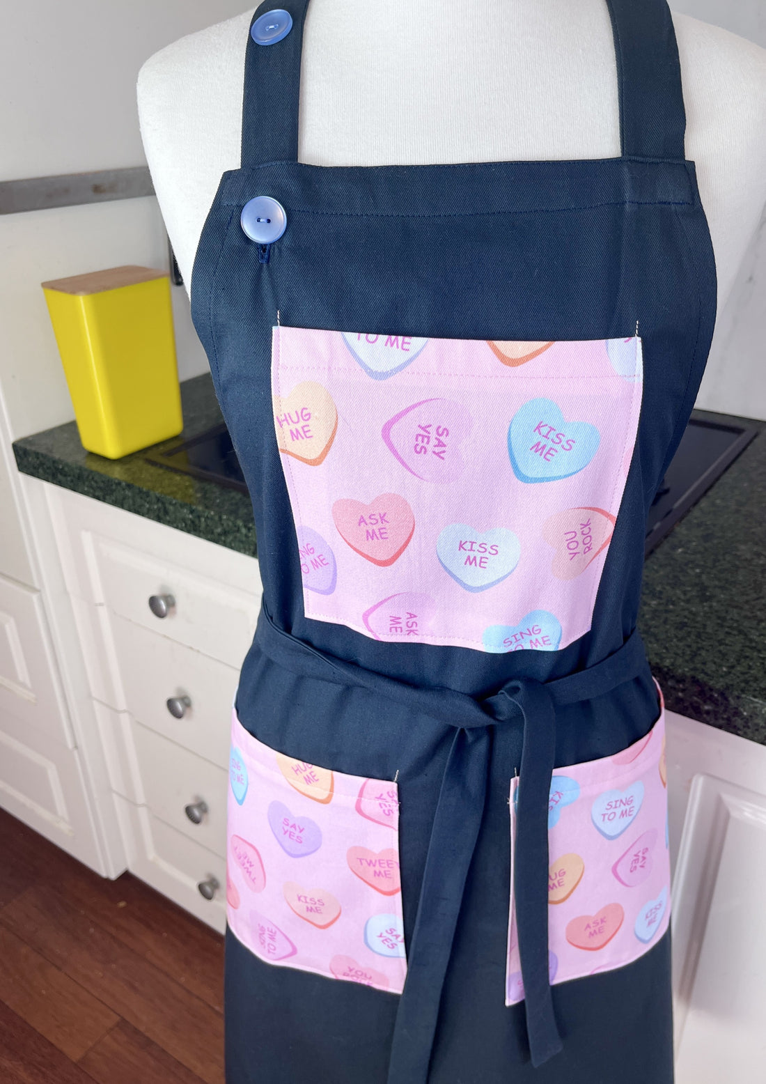 Love Message Pockets Make this Blue Apron a Gorgeous Gem