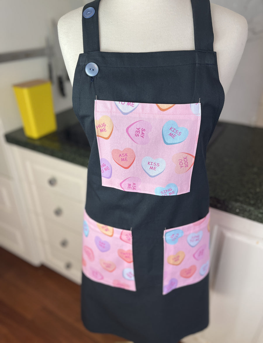 Love Message Pockets Make this Blue Apron a Gorgeous Gem