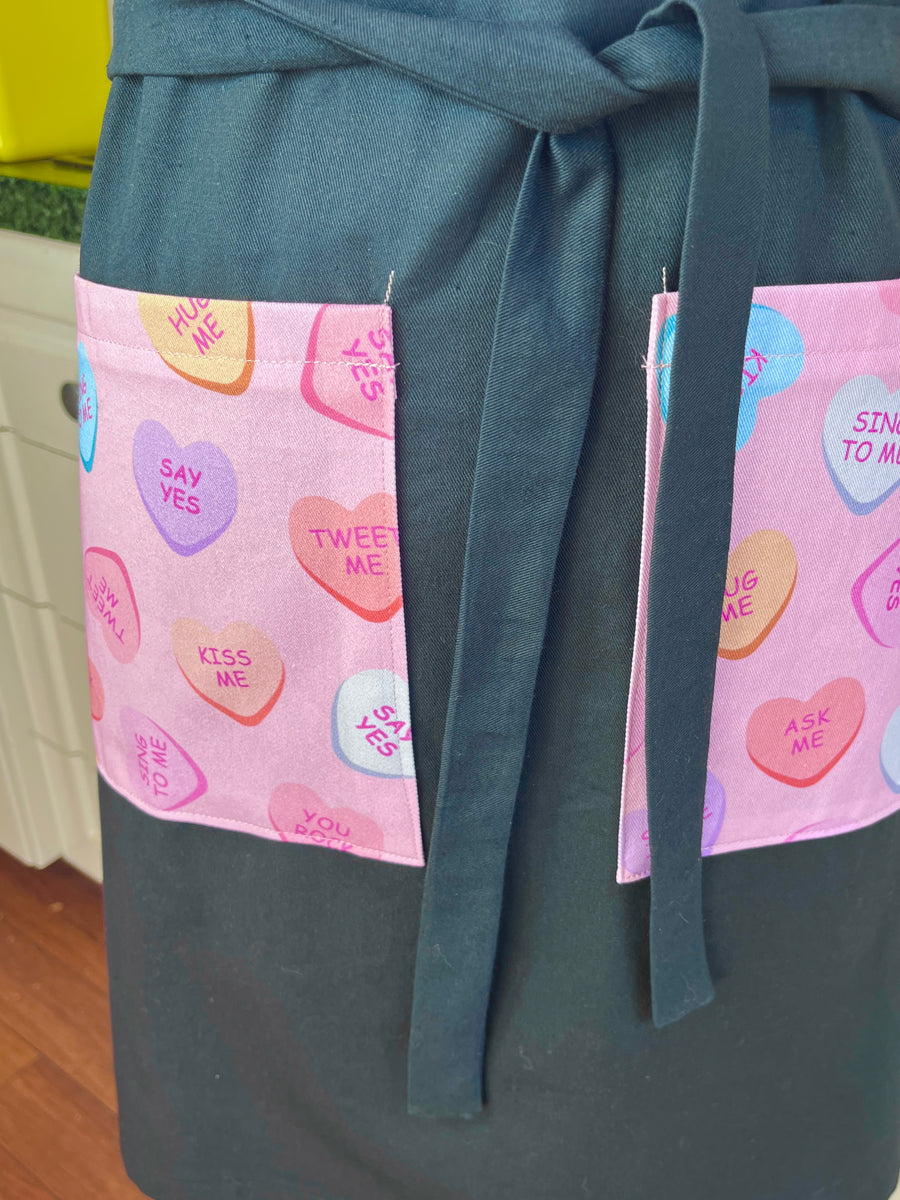 Love Message Pockets Make this Blue Apron a Gorgeous Gem