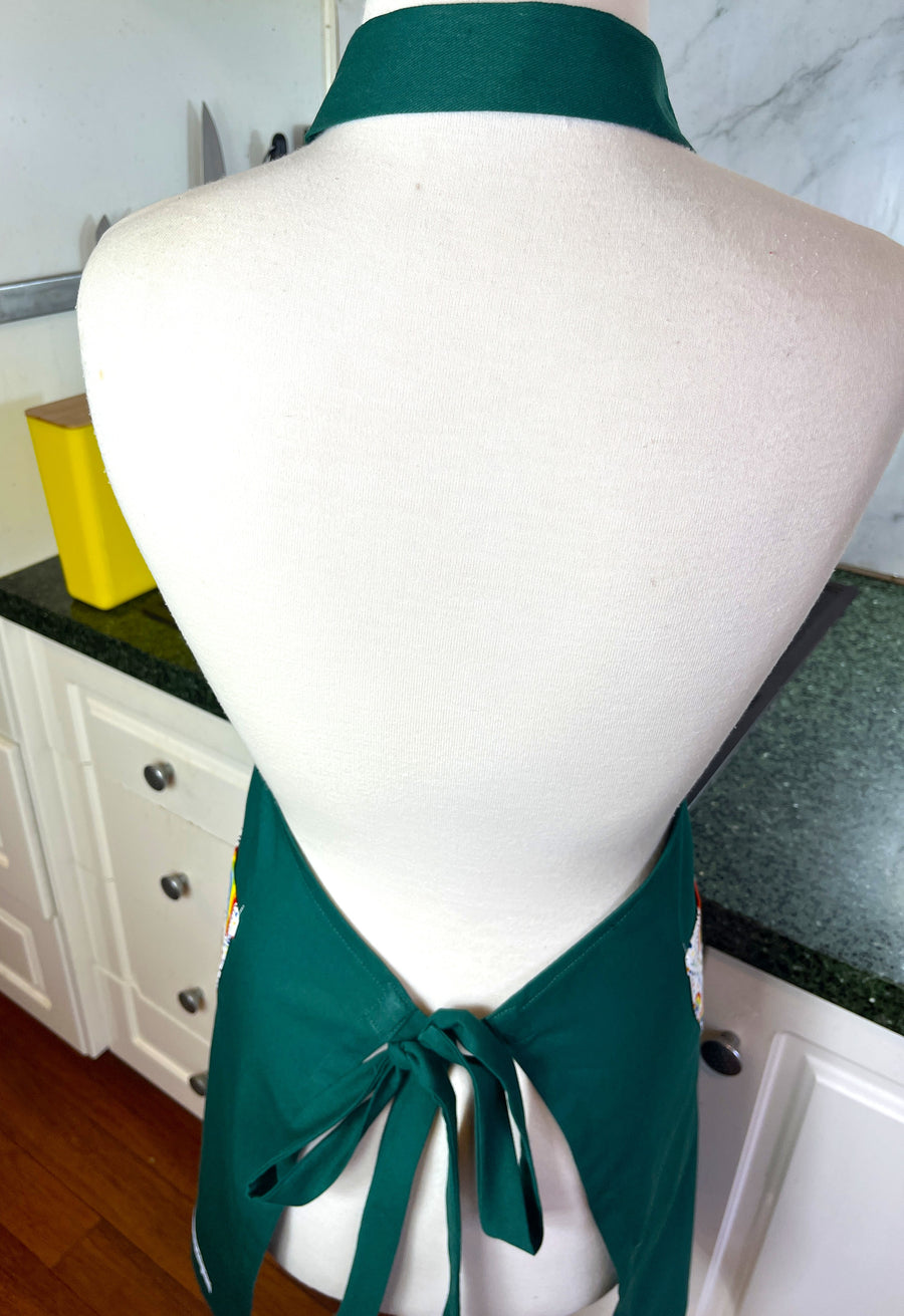 Rainbow Pockets Make this Green Apron a Gorgeous Gem