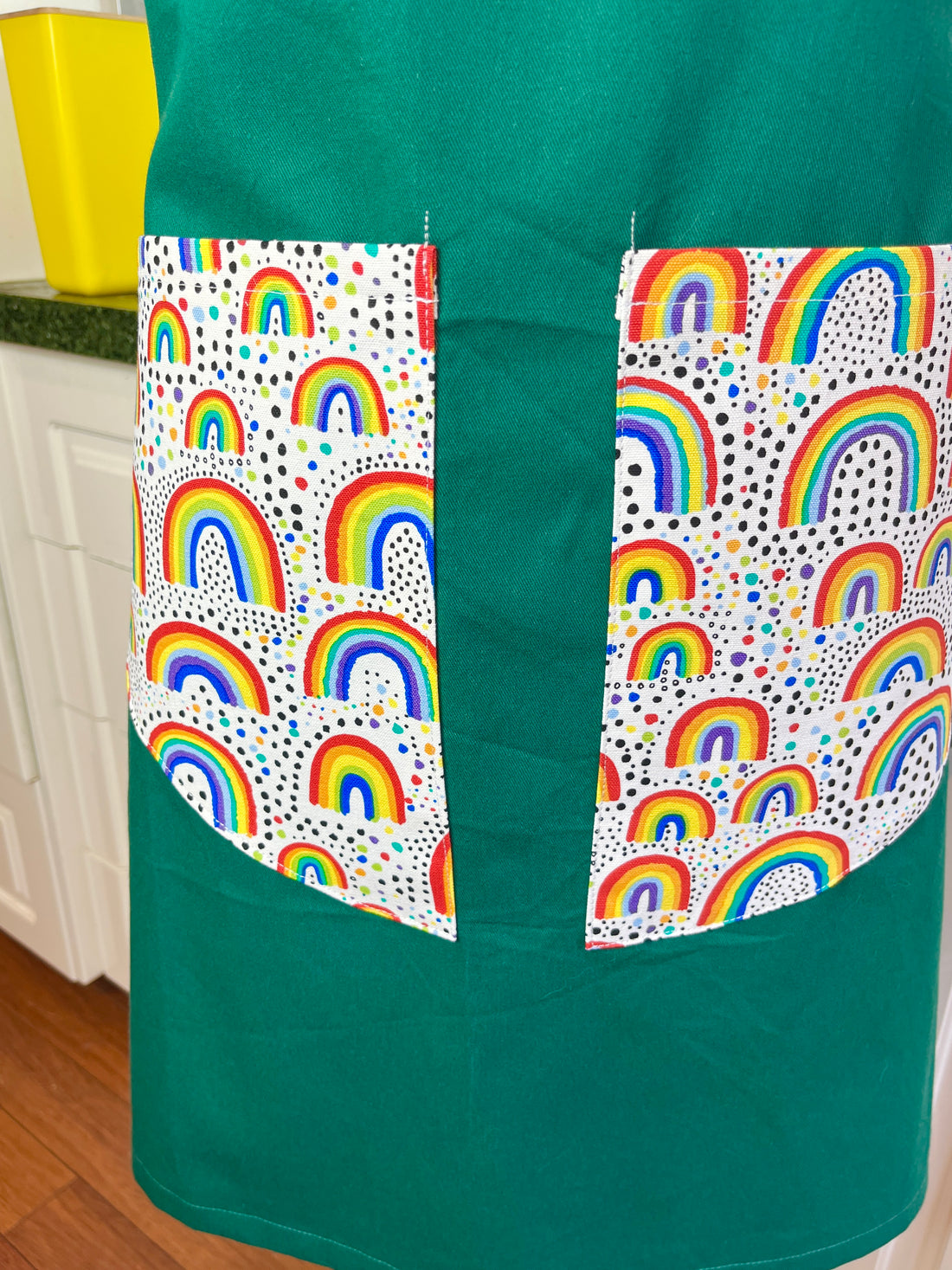 Rainbow Pockets Make this Green Apron a Gorgeous Gem