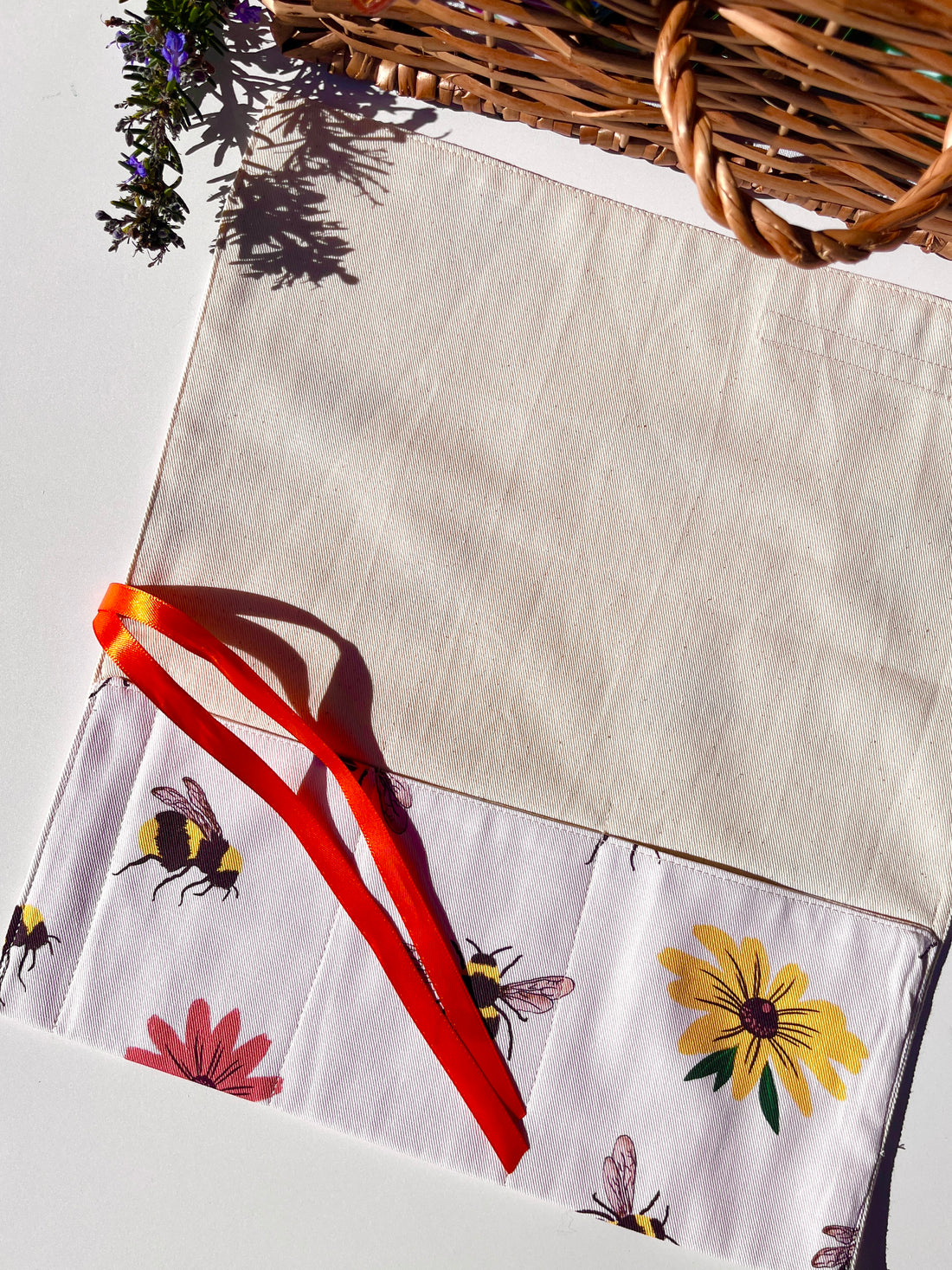 Super Handy Fabric Roll - Ideal for Cutlery, Make-Up Brushes, Anything!