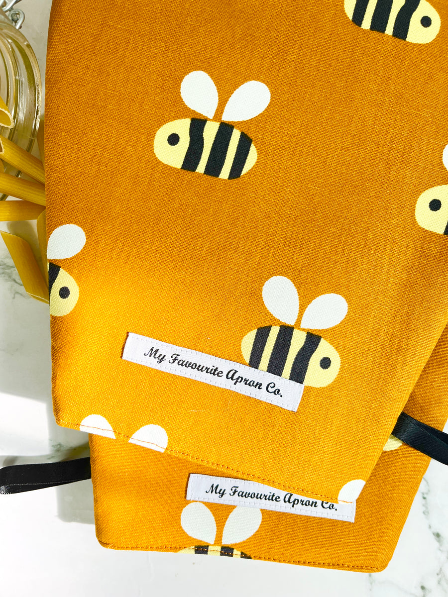 Big, Bold Bees Make a Beautiful Set of Two Oven Mitts