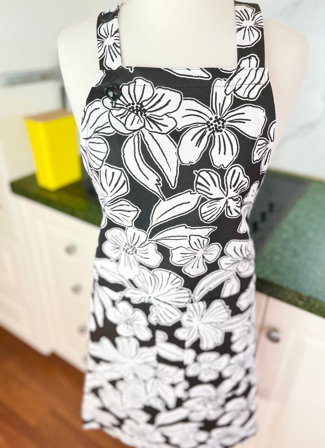 Bring a Touch of Hawaii into Your Kitchen with these Gorgeous Oven Mitts