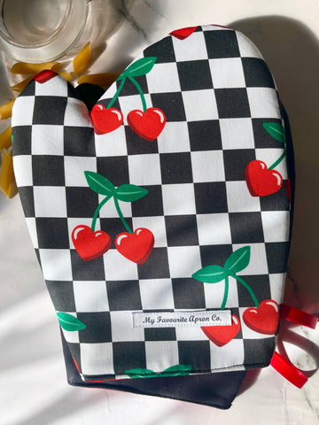 Stunning Retro Feel Cherry Oven Mitt Set