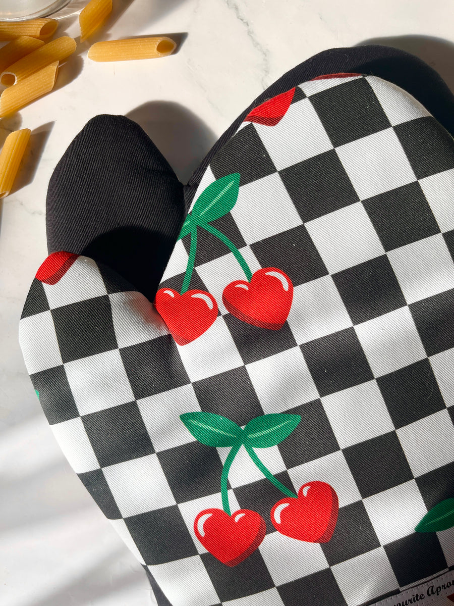 Stunning Retro Feel Cherry Oven Mitt Set