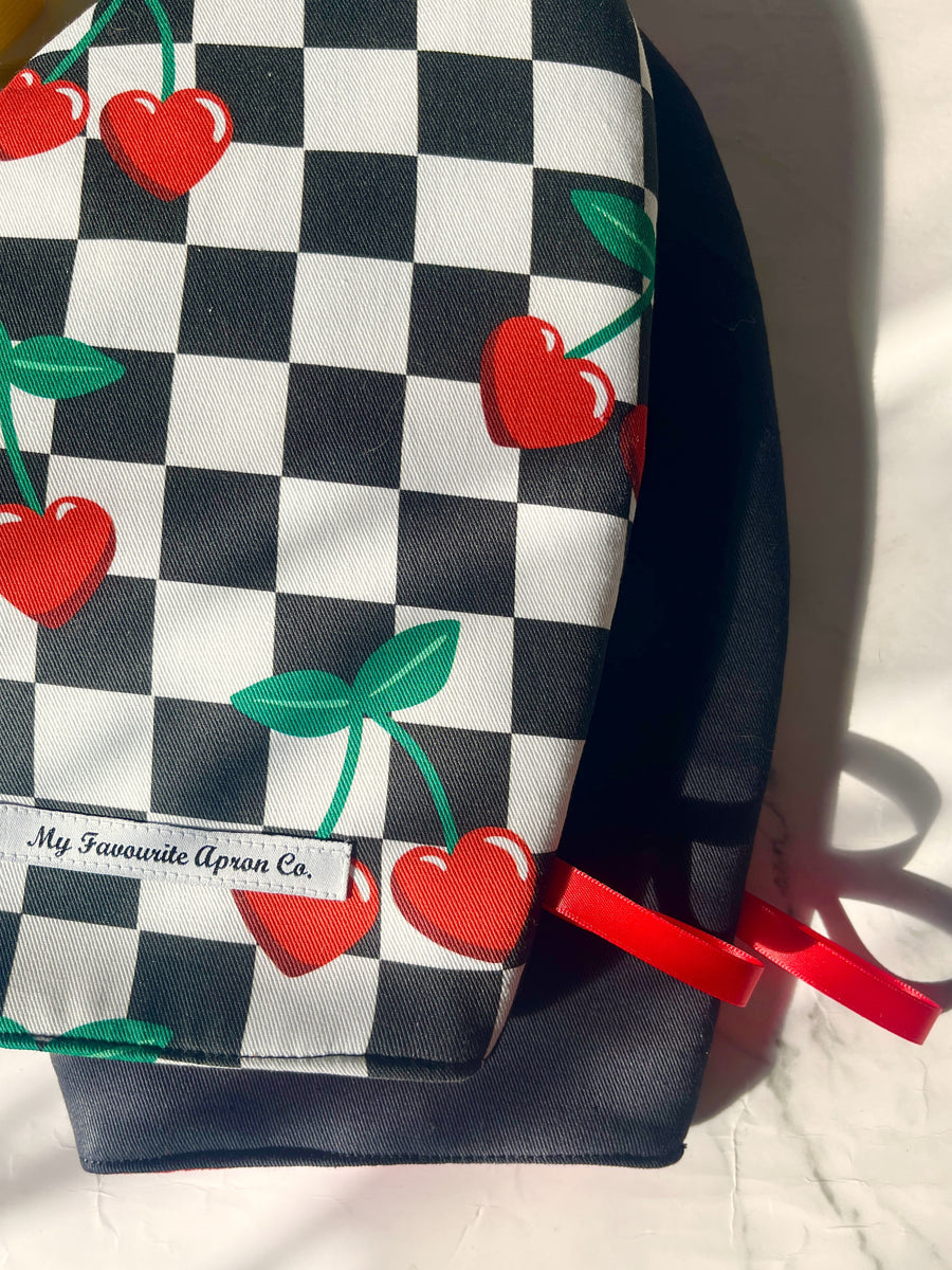 Stunning Retro Feel Cherry Oven Mitt Set