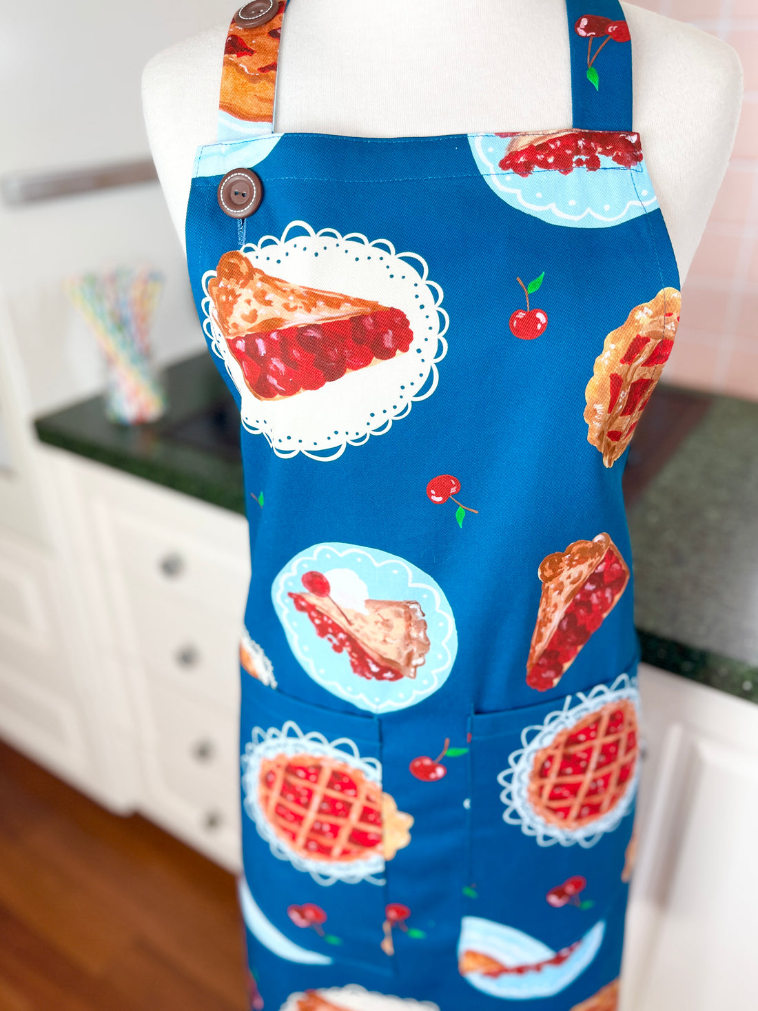 Beautiful Cherry Pie Print Apron - Ideal for Any Sweet Tooth Baker