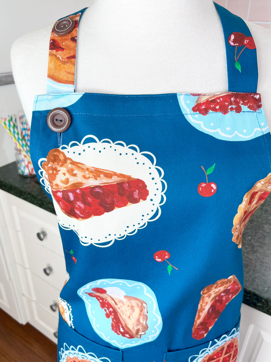 Beautiful Cherry Pie Print Apron - Ideal for Any Sweet Tooth Baker