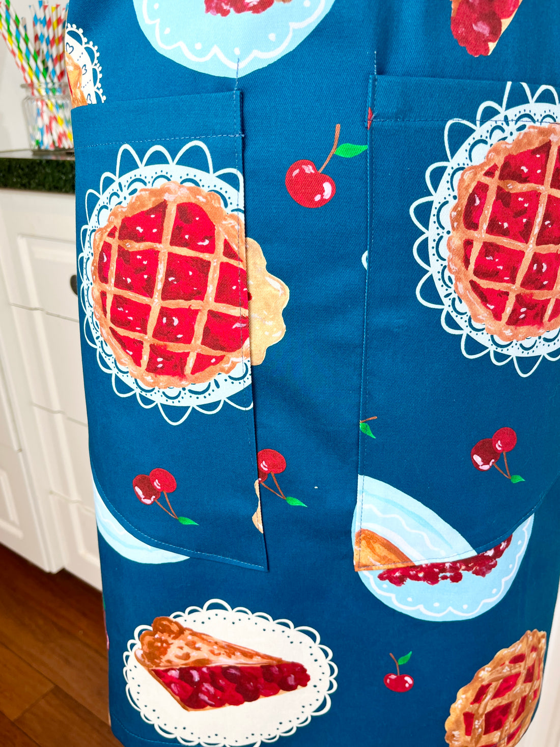 Beautiful Cherry Pie Print Apron - Ideal for Any Sweet Tooth Baker