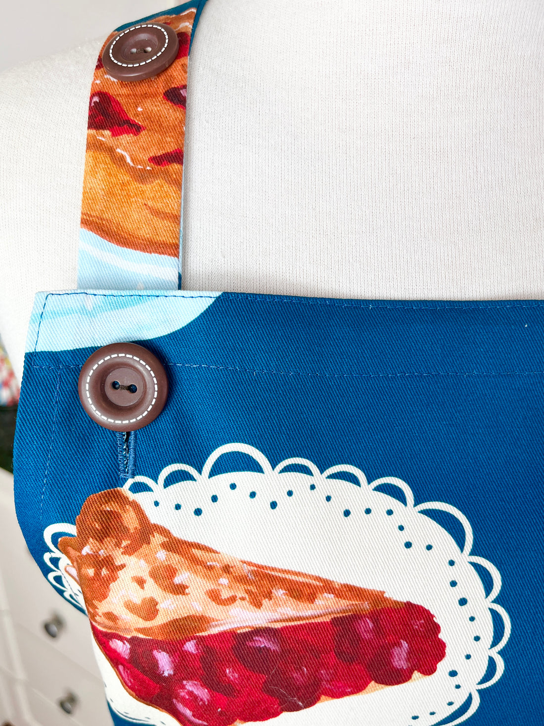 Beautiful Cherry Pie Print Apron - Ideal for Any Sweet Tooth Baker