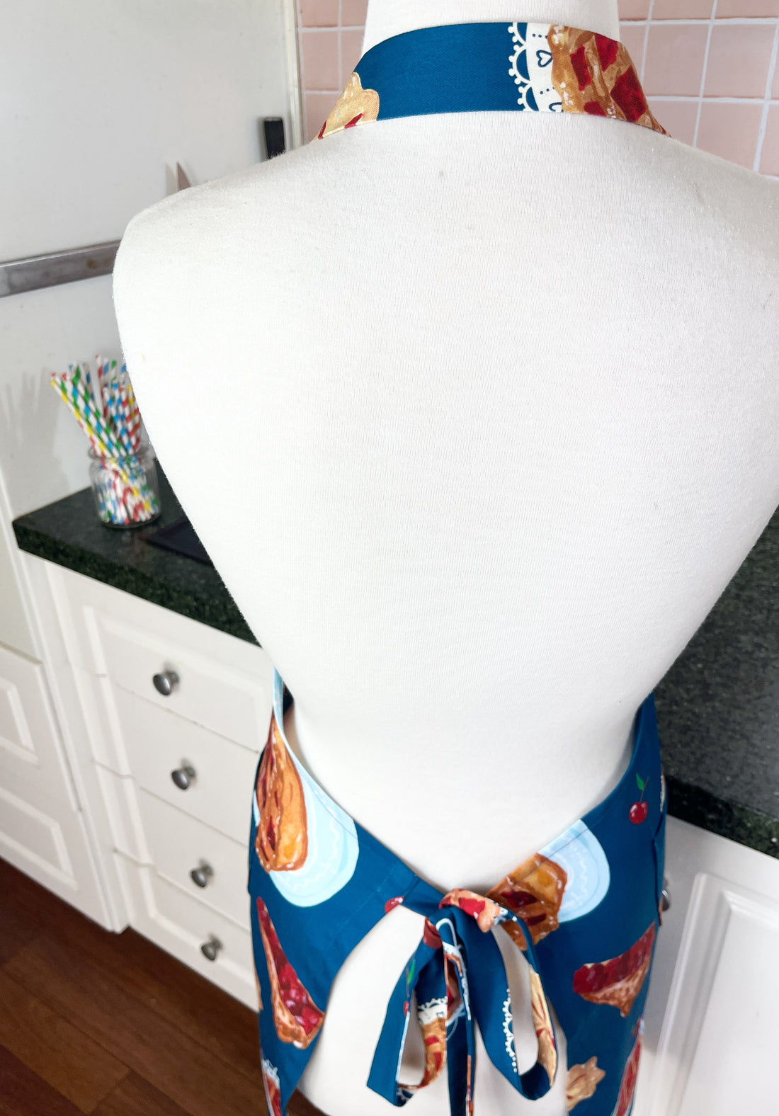 Beautiful Cherry Pie Print Apron - Ideal for Any Sweet Tooth Baker