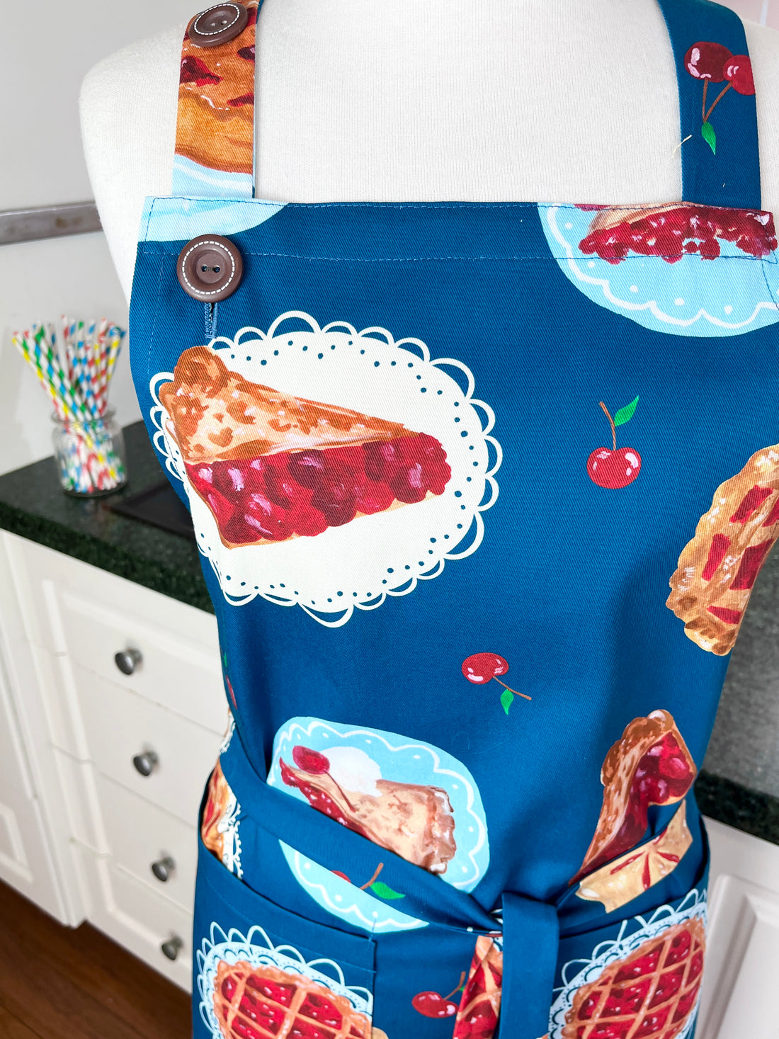 Beautiful Cherry Pie Print Apron - Ideal for Any Sweet Tooth Baker