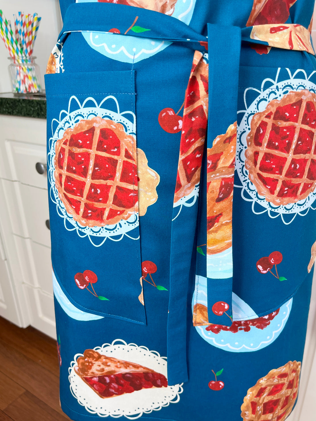 Beautiful Cherry Pie Print Apron - Ideal for Any Sweet Tooth Baker