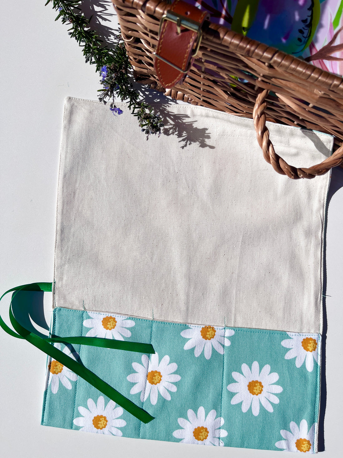 Green Daisy Cutlery, Make-Up or Craft Roll