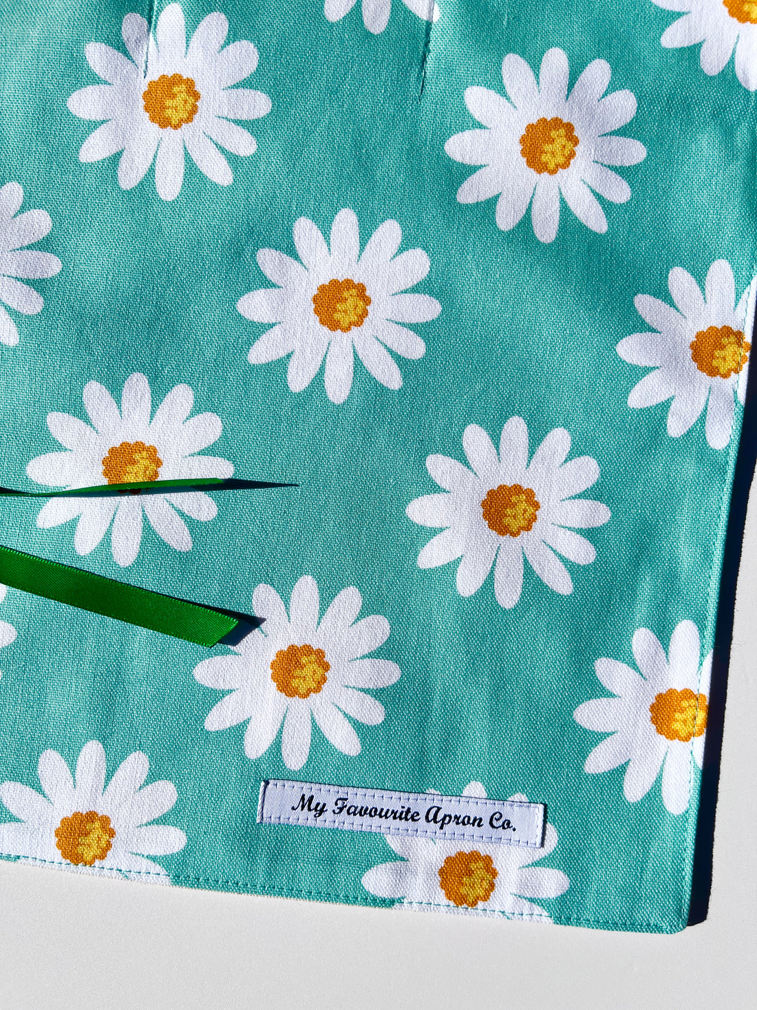 Green Daisy Cutlery, Make-Up or Craft Roll