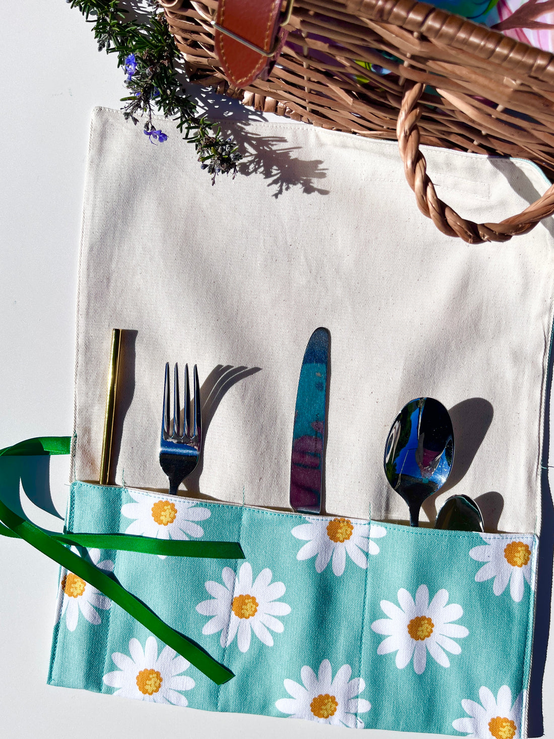 Green Daisy Cutlery, Make-Up or Craft Roll