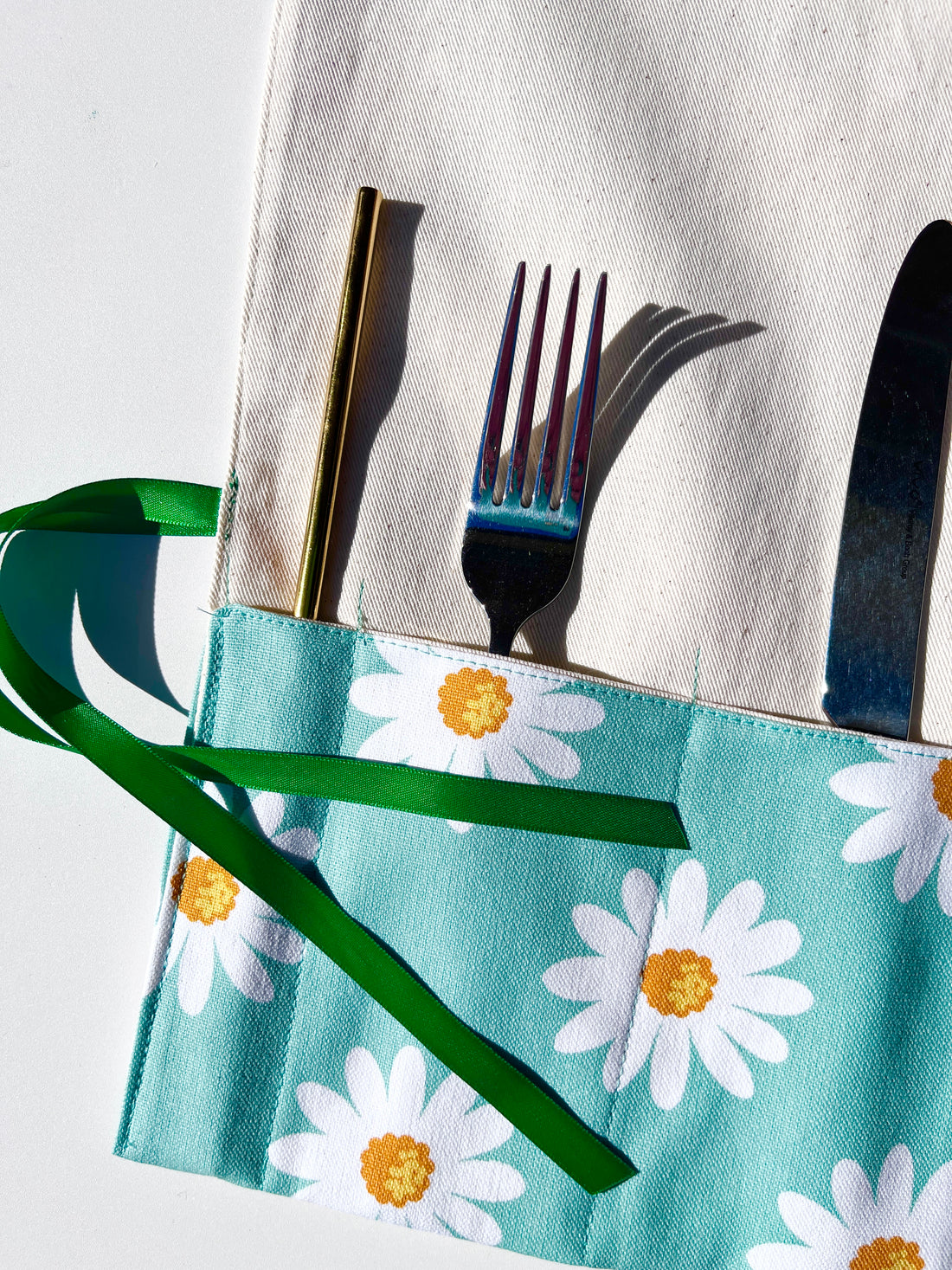Green Daisy Cutlery, Make-Up or Craft Roll