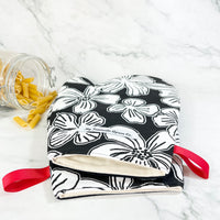 Bring a Touch of Hawaii into Your Kitchen with these Gorgeous Oven Mitts