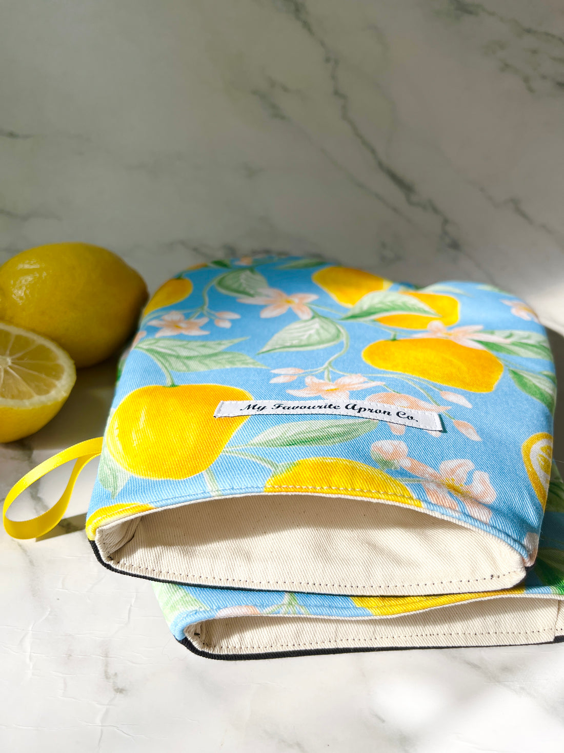 Luscious Lemon Oven Mitts Make the Perfect Foodie Gift