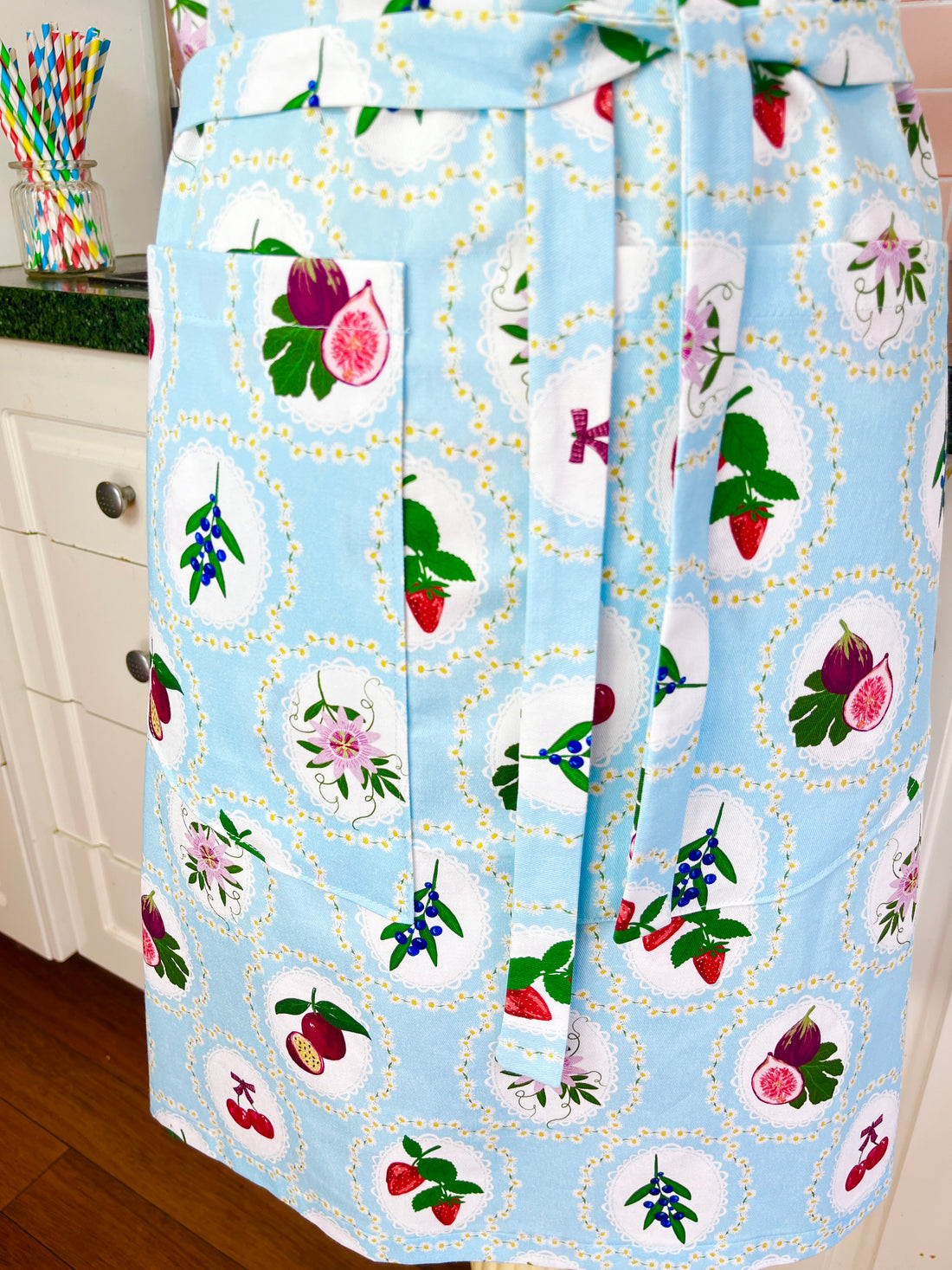 Gorgeous Retro Floral Apron - Ideal for Any Old School Foodie