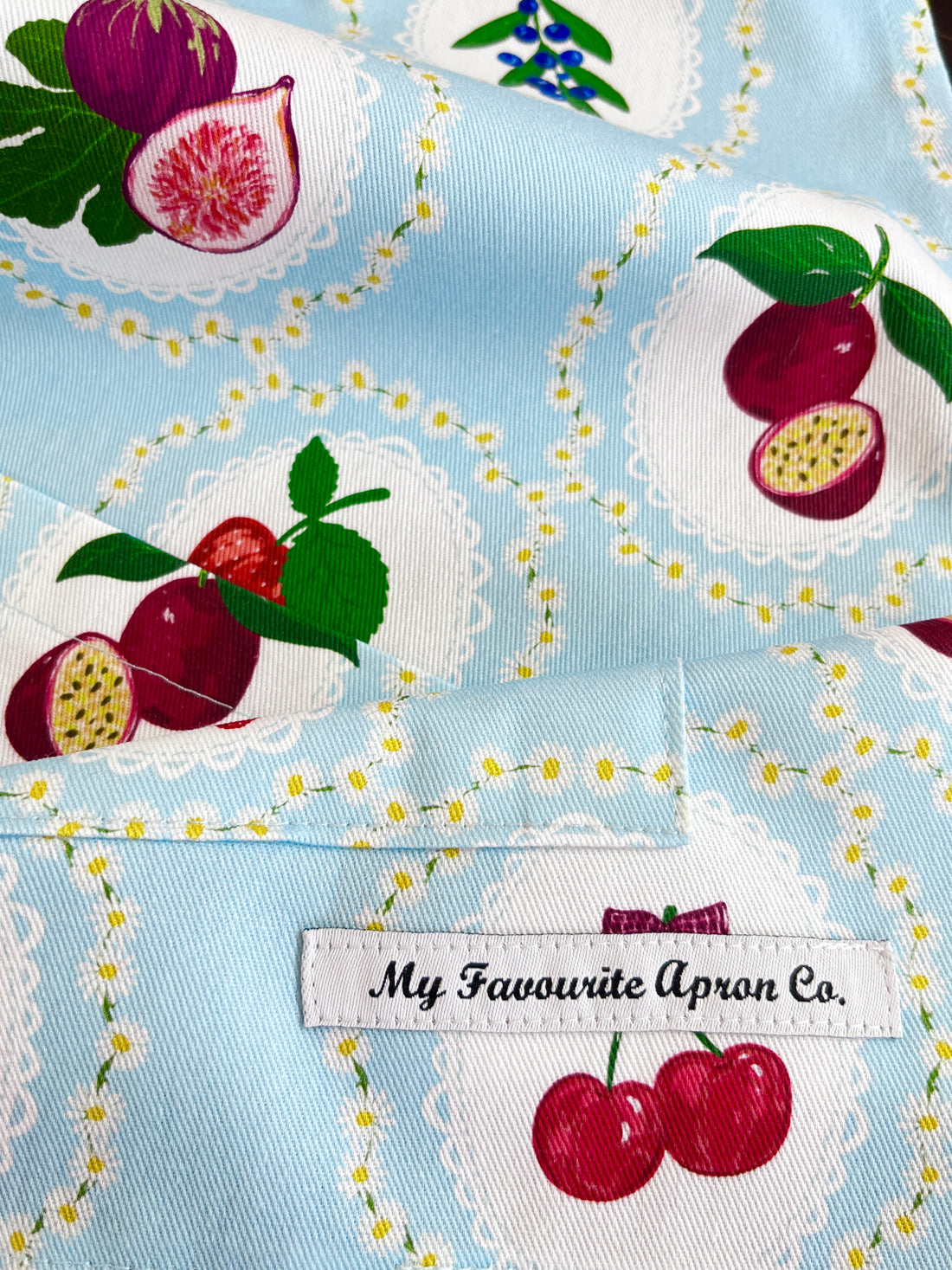 Gorgeous Retro Floral Apron - Ideal for Any Old School Foodie