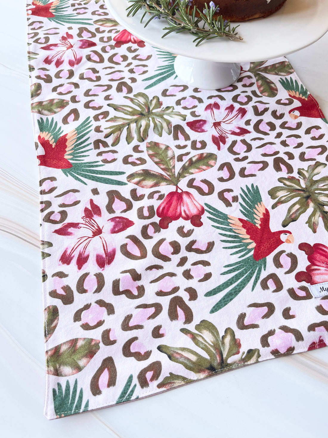 This Boldly Patterned Table Runner is an Ideal Housewarming Gift
