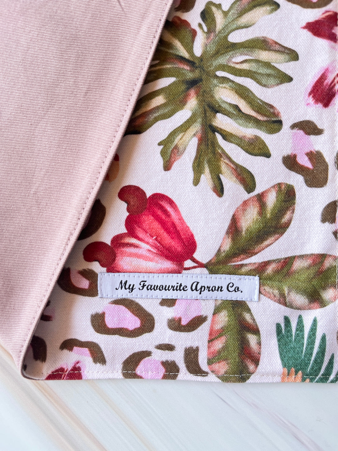 This Boldly Patterned Table Runner is an Ideal Housewarming Gift