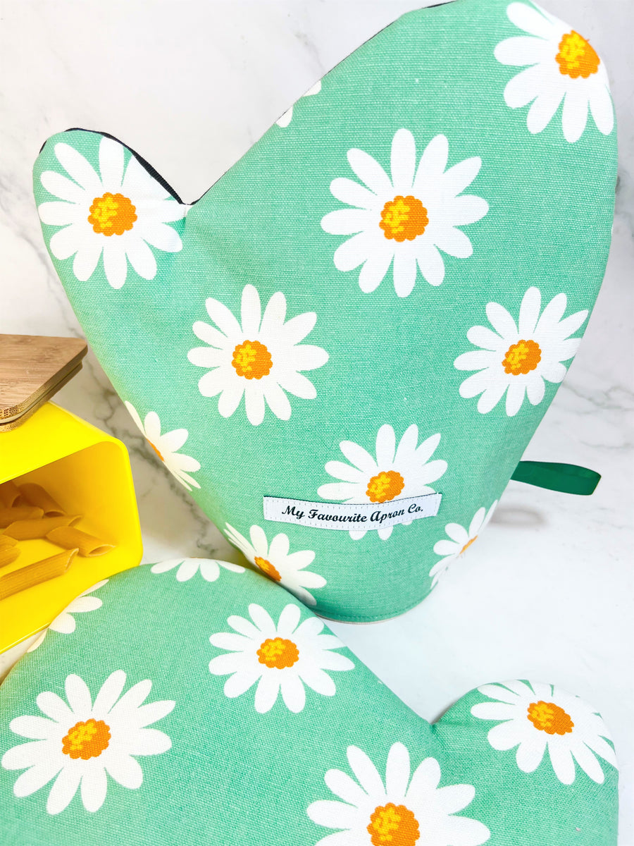 White and Green Daisy, Set of Two Oven Mitts