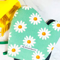 White and Green Daisy, Set of Two Oven Mitts