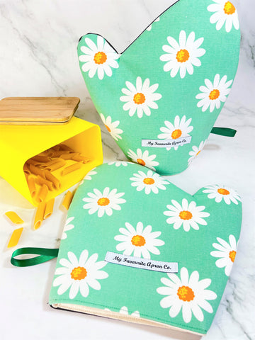 White and Green Daisy, Set of Two Oven Mitts